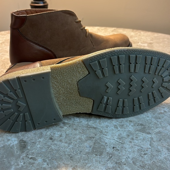 NWOT- brown chukka boots size 10.5 - Picture 5 of 6